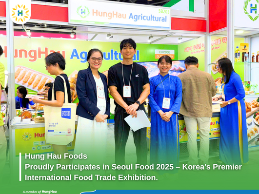 Nhân viên Hùng Hậu Foods tích cực kết nối, giới thiệu sản phẩm đến các đối tác tại triển lãm.
