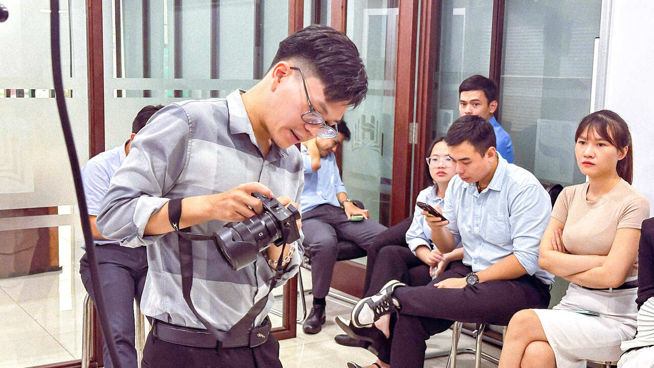 Hùng Hậu Foods Tổ Chức Buổi Đào Tạo “Kỹ Năng Chụp Ảnh Mẫu Sản Phẩm Nông Sản Đông Lạnh”