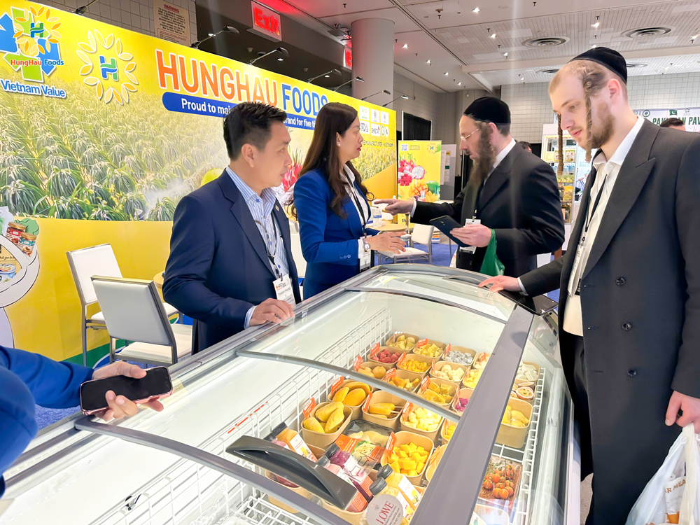 Day 2 at the Exhibition – HUNG HAU FOODS Continues to Shine in New York