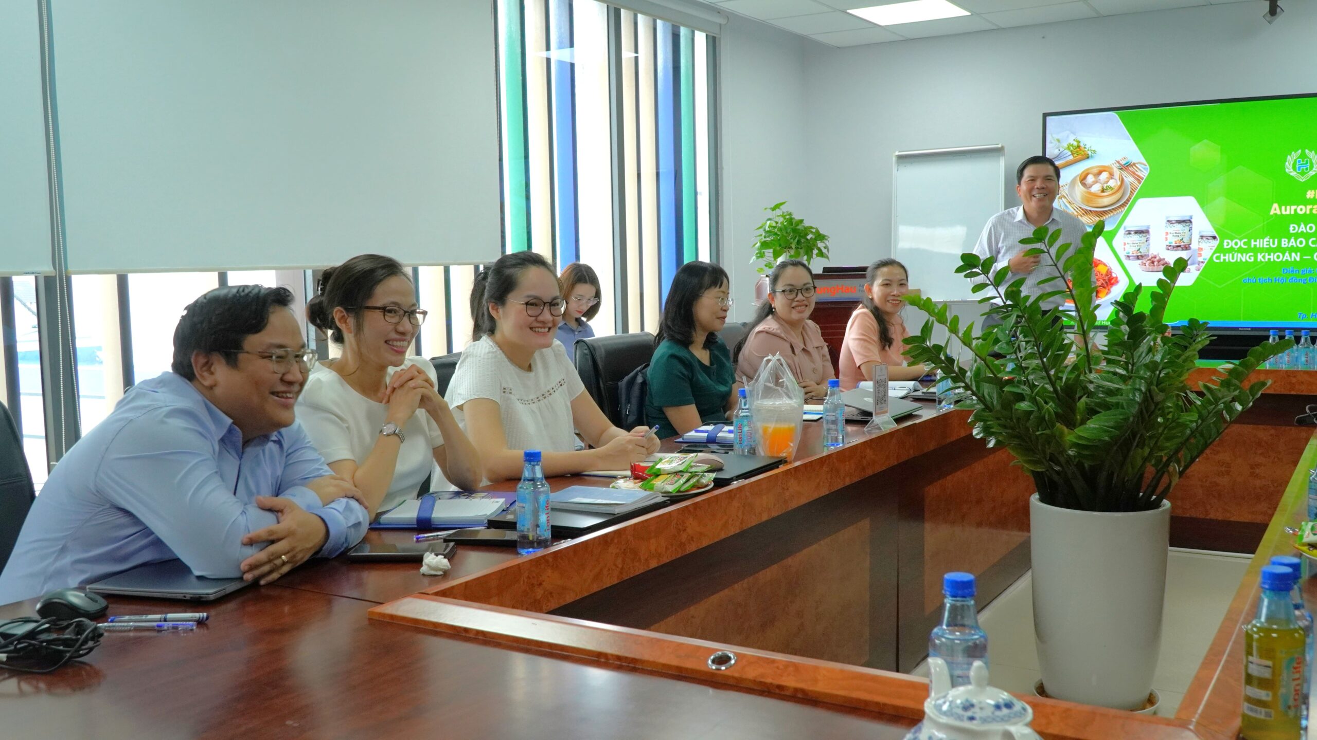 HUNGHAU FMCG GROUP đào tạo nội bộ