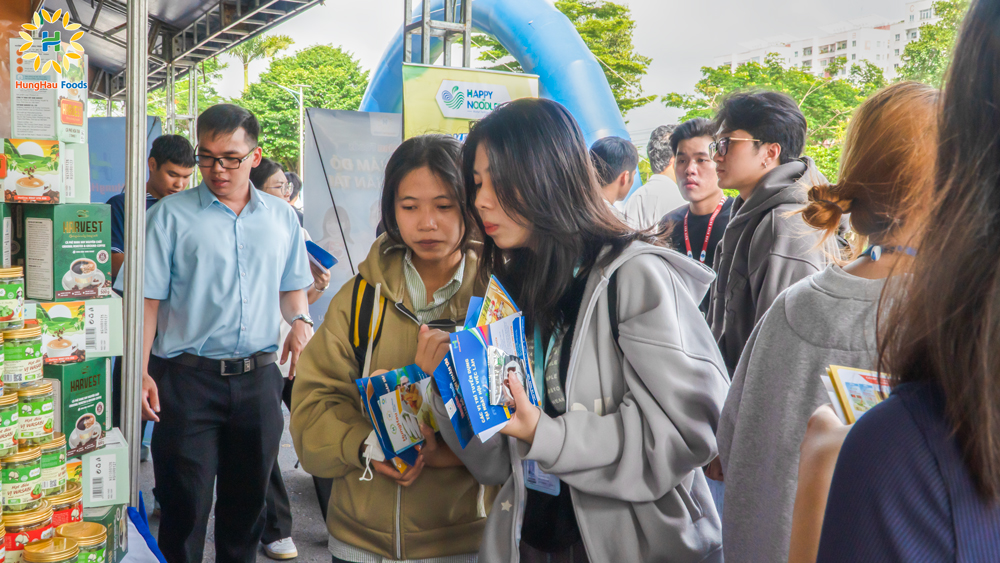 Hùng Hậu Foods tại Ngày hội Việc làm 2025 - VHU Job Fair