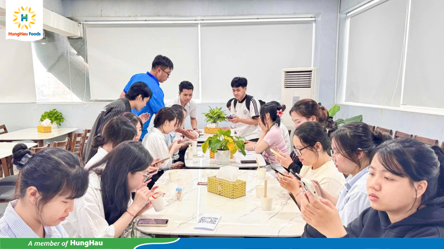 Sinh viên tham gia đánh giá cảm quan sản phẩm
