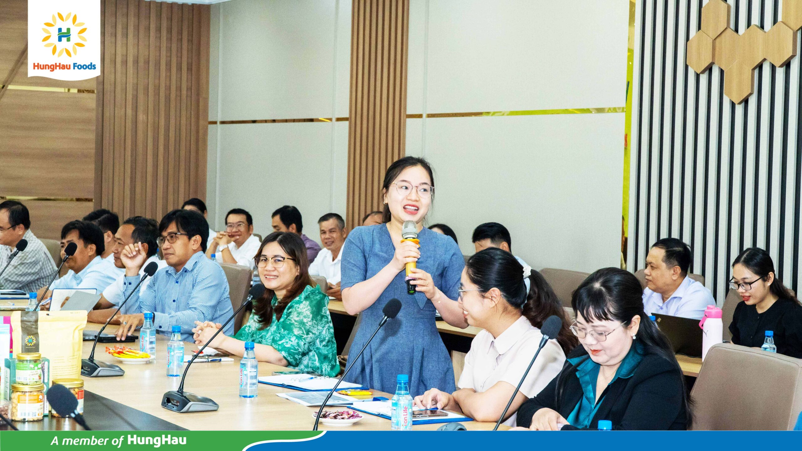 HUNGHAU FMCG GROUP được đào tạo về đầu tư chứng khoán, báo cáo tài chính và quản trị doanh nghiệp