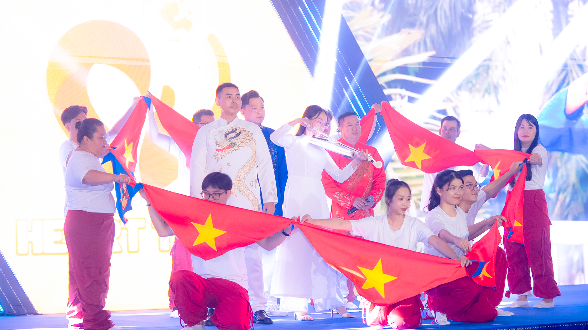 Văn nghệ đêm gala đinnẻ