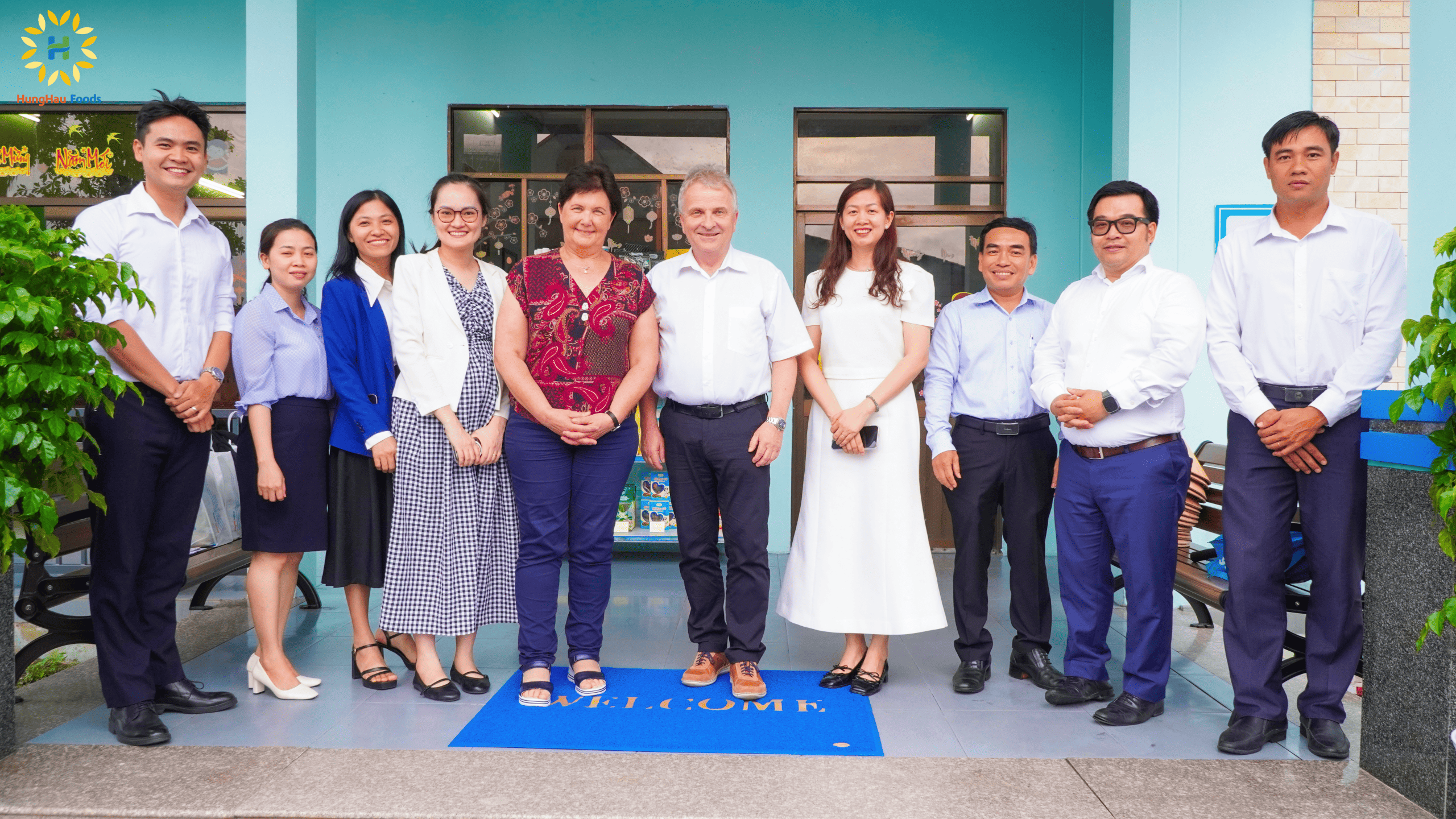 The delegation of German businesses took a commemorative photo at HungHau Vegetables Co., Ltd.
