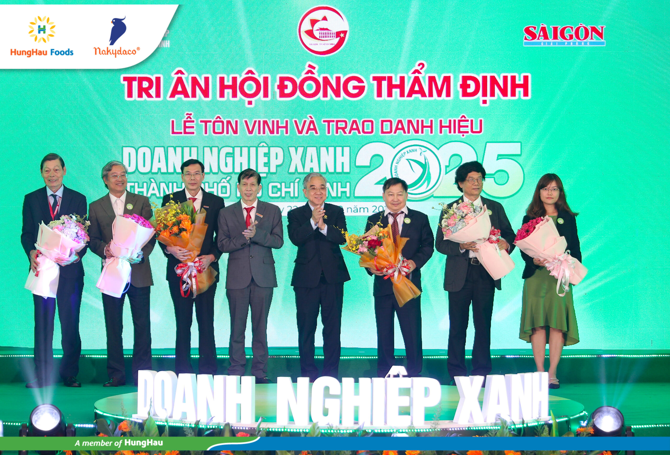 Lễ vinh danh được tổ chức trong không khí trang trọng, với sự tham dự của lãnh đạo Thành phố, đại diện các cơ quan quản lý, tổ chức, hiệp hội và cộng đồng doanh nghiệp trên địa bàn.