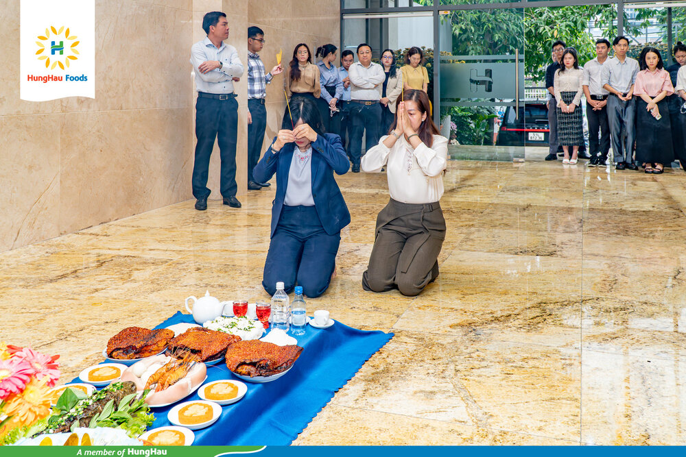 Ban điều hành, cán bộ quản lý và toàn thể cán bộ nhân viên hai đơn vị tham gia lễ cúng