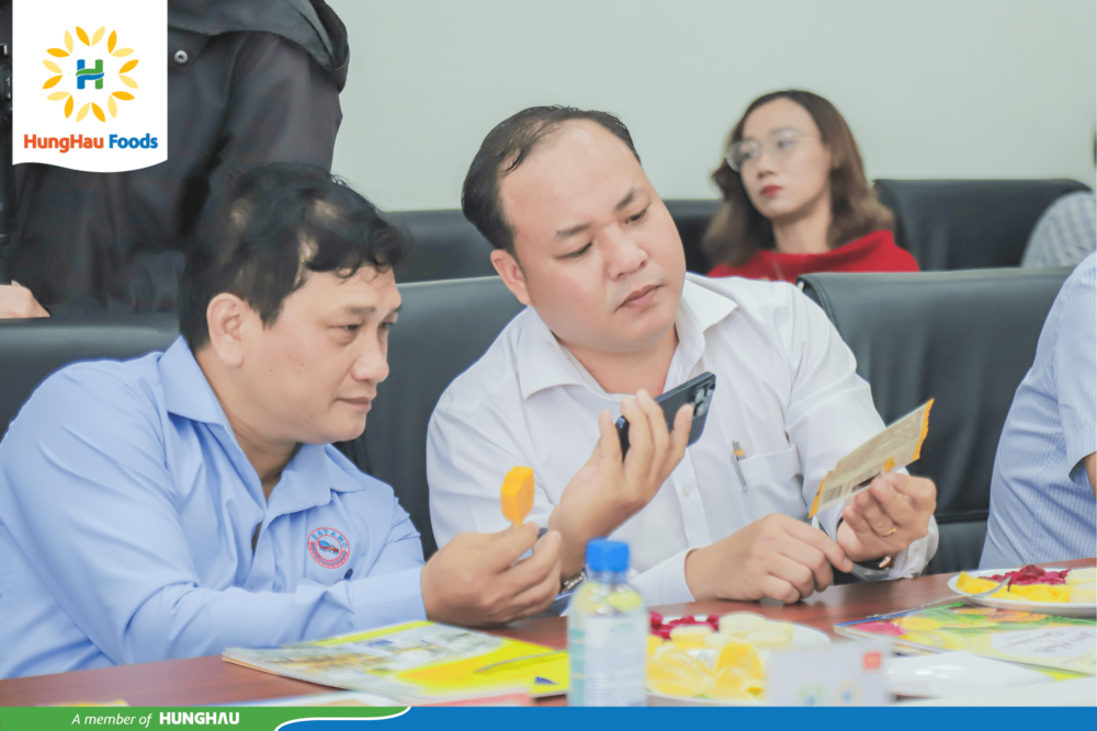 Đoàn doanh nghiệp ghé thăm nhà máy sản xuất