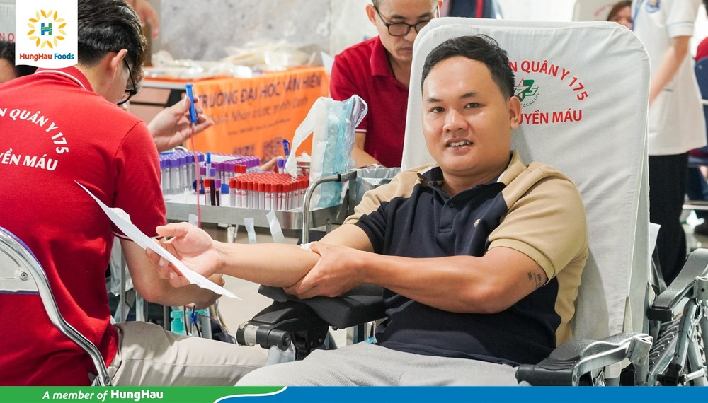 Cán bộ, giảng viên, sinh viên cùng đội ngũ nhân sự của các đơn vị trong Ngôi nhà Hùng Hậu đồng loạt tham gia