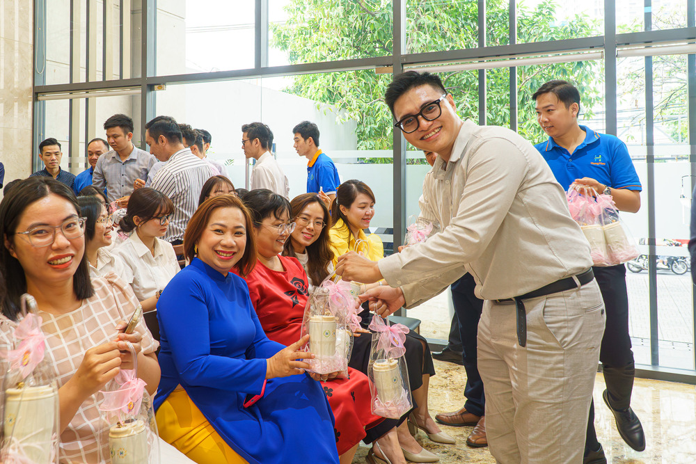 The gentlemen sent the ladies their best wishes, along with beautiful bouquets of flowers and meaningful gifts