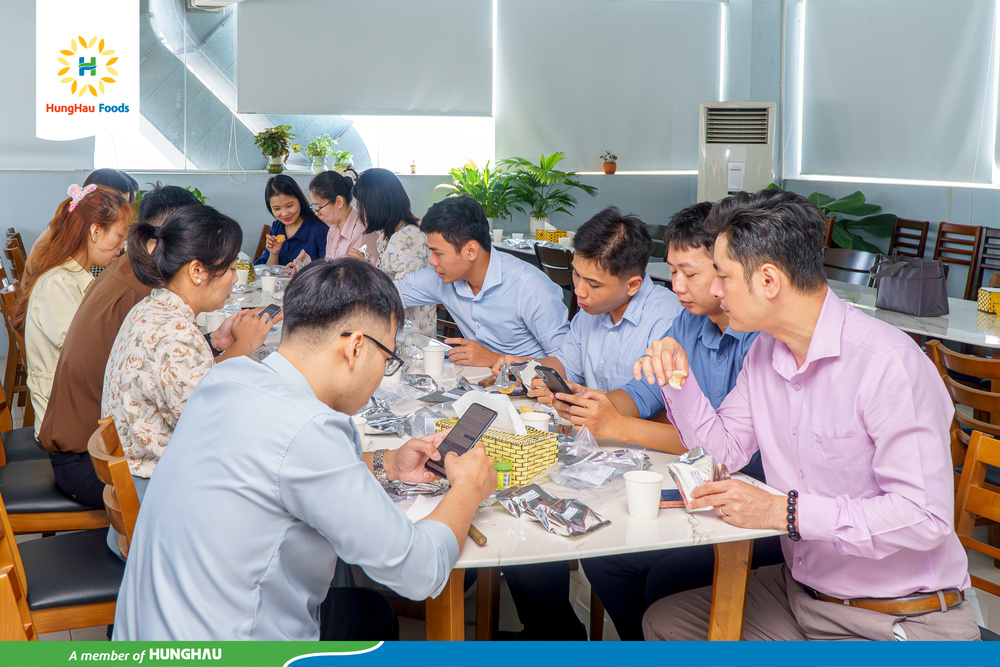 4 loại snack OCHAO được đánh giá cảm quan gồm: burger cheese, truffle cheese, tảo biển & popcorn caramel